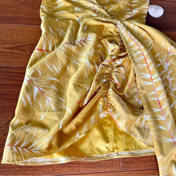 Camila Coelho Antonia Mini Dress in Gold Tropical REVOLVE size large NWT - Picture 3 of 16